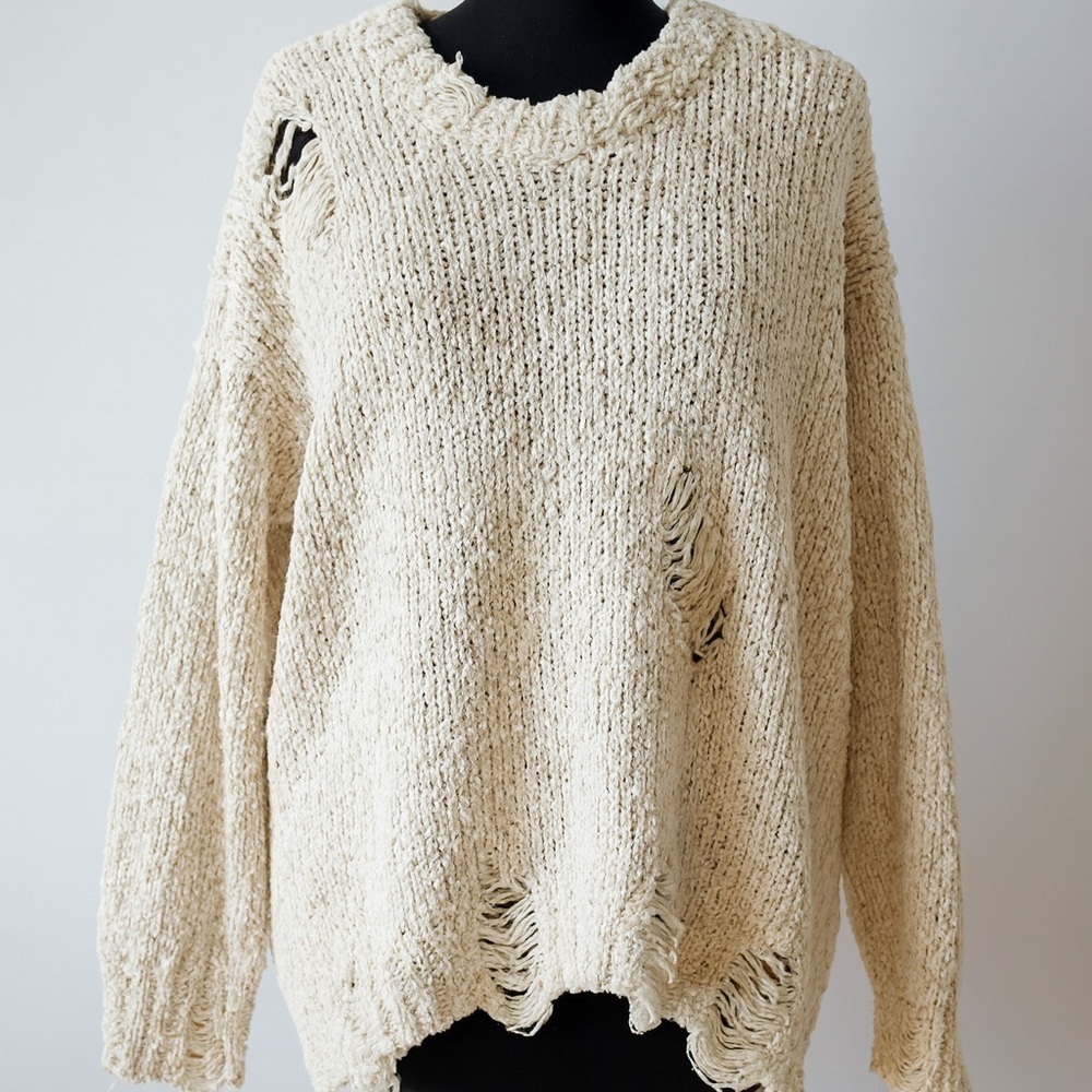 POL Oversized Cozy Cream Distressed Sweater Size M